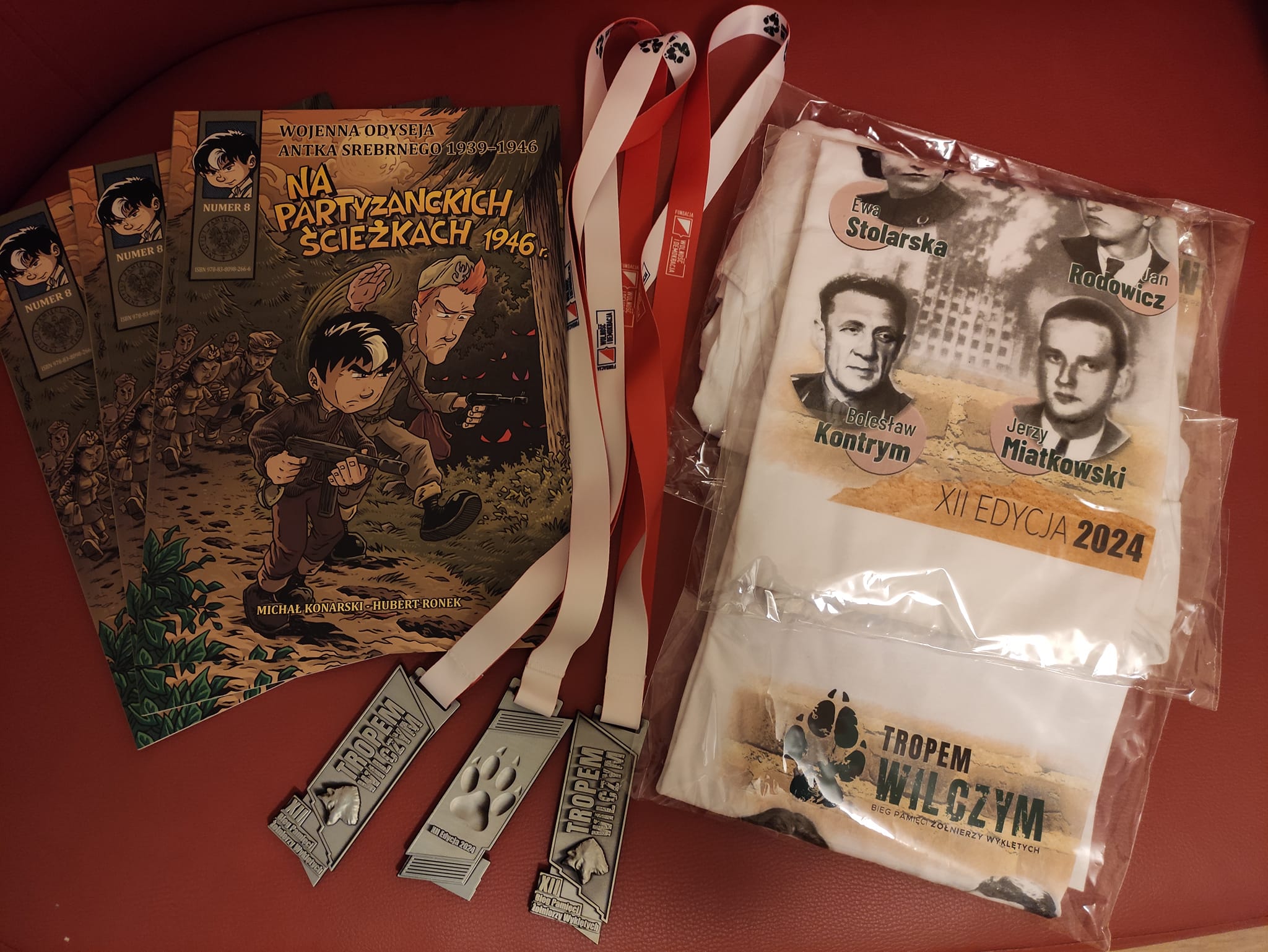 Nagrodami w Ogólnopolskim Biegu Tropem Wilczym są komiksy „Na partyzanckich Ścieżkach 1946”, medale pamiątkowe oraz koszulki z wizerunkami Żołnierzy Wyklętych.