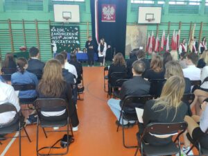 Absolwenci opisują życie w naszej szkole