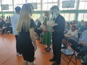 Absolwenci dziękują dyrekcji