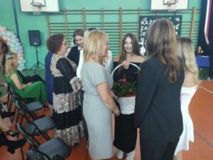 Absolwenci dziękują wychowawcom