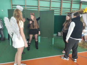 Widok sceny z jasełek