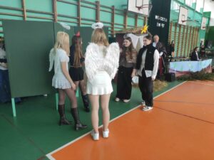 Widok sceny z jasełek