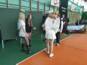 Widok sceny z jasełek